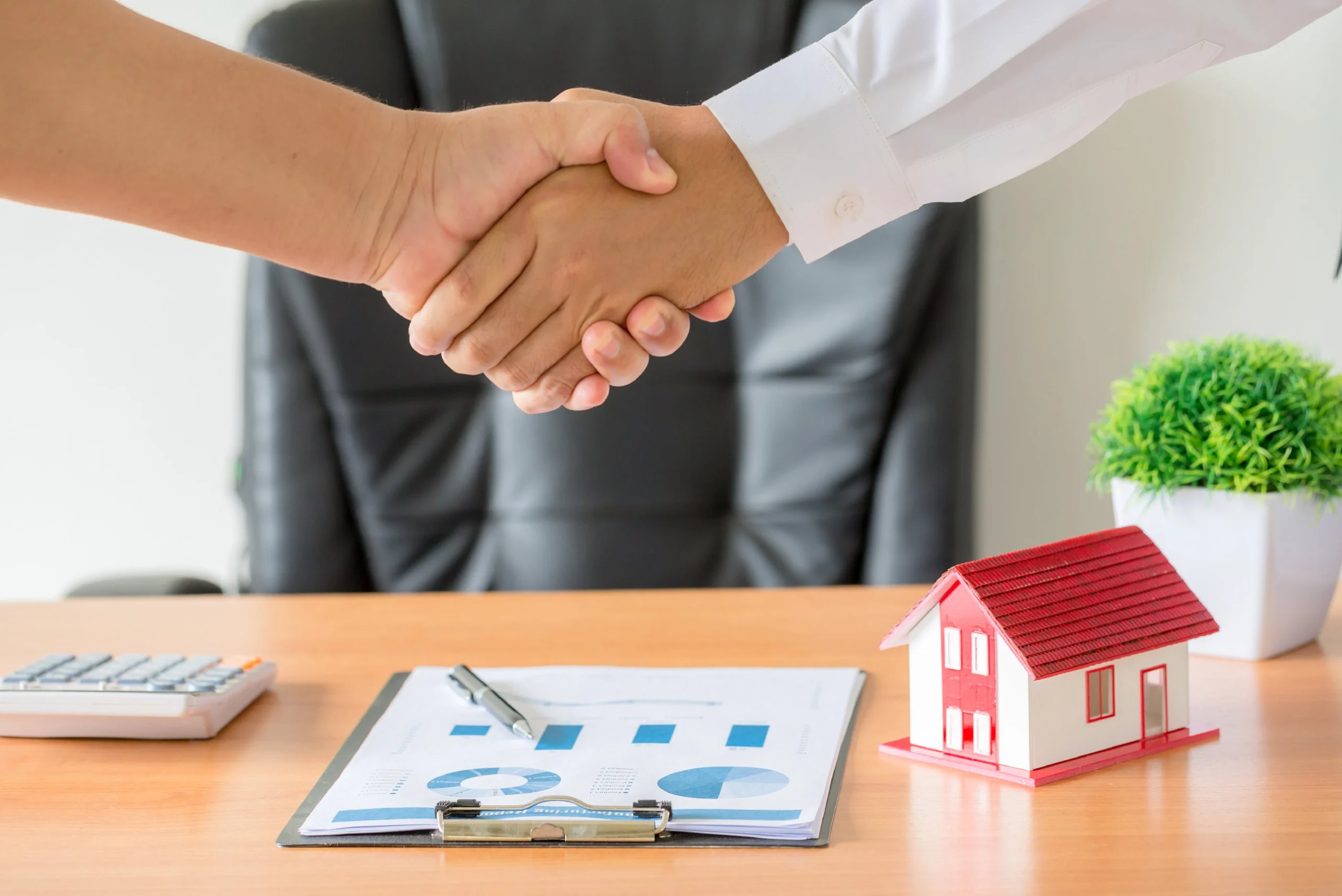 How a Virtual Answering Service Helps Grow a Real Estate Business