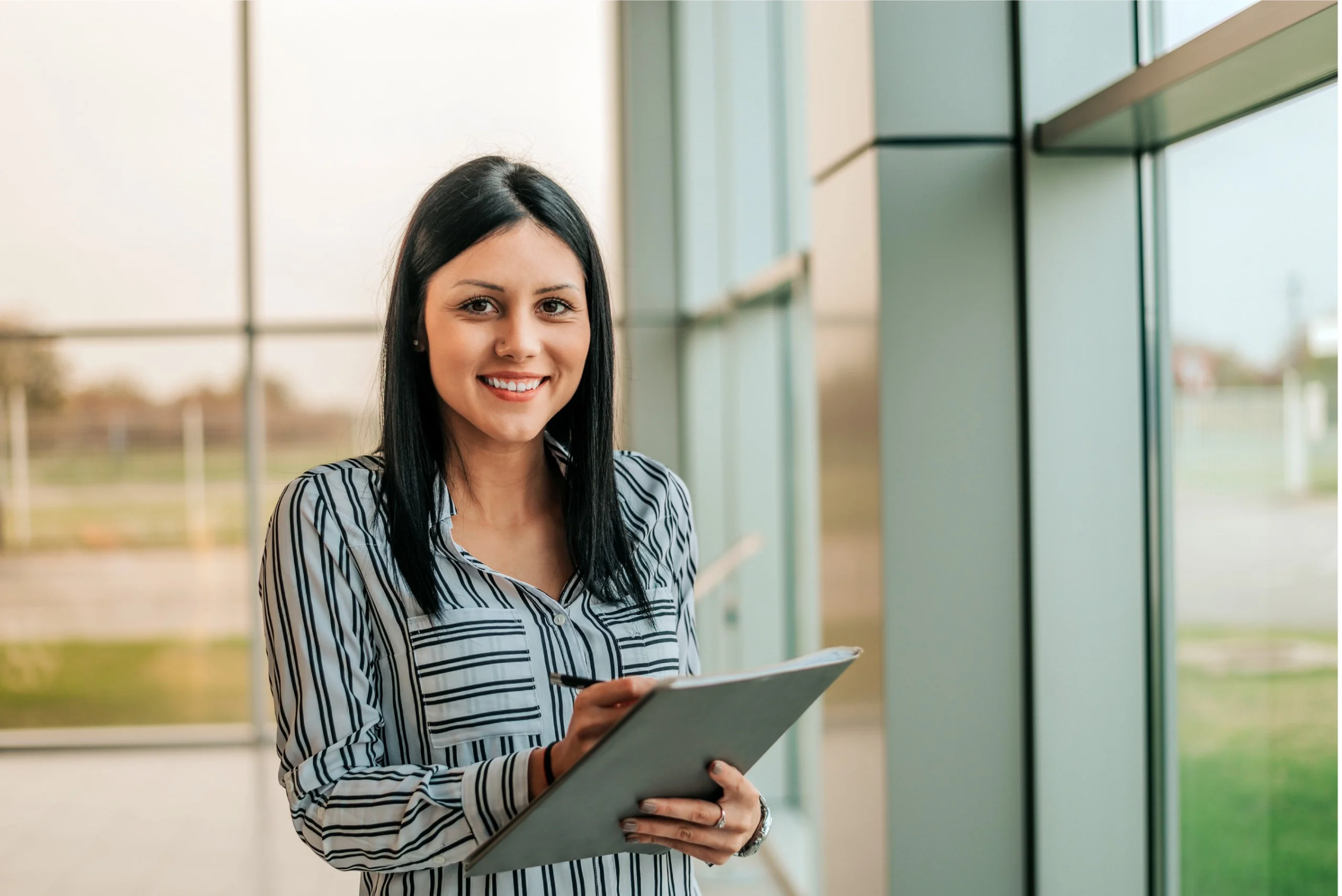 How can a Legal Answering Service Help Lawyers Maximize Billable Hours