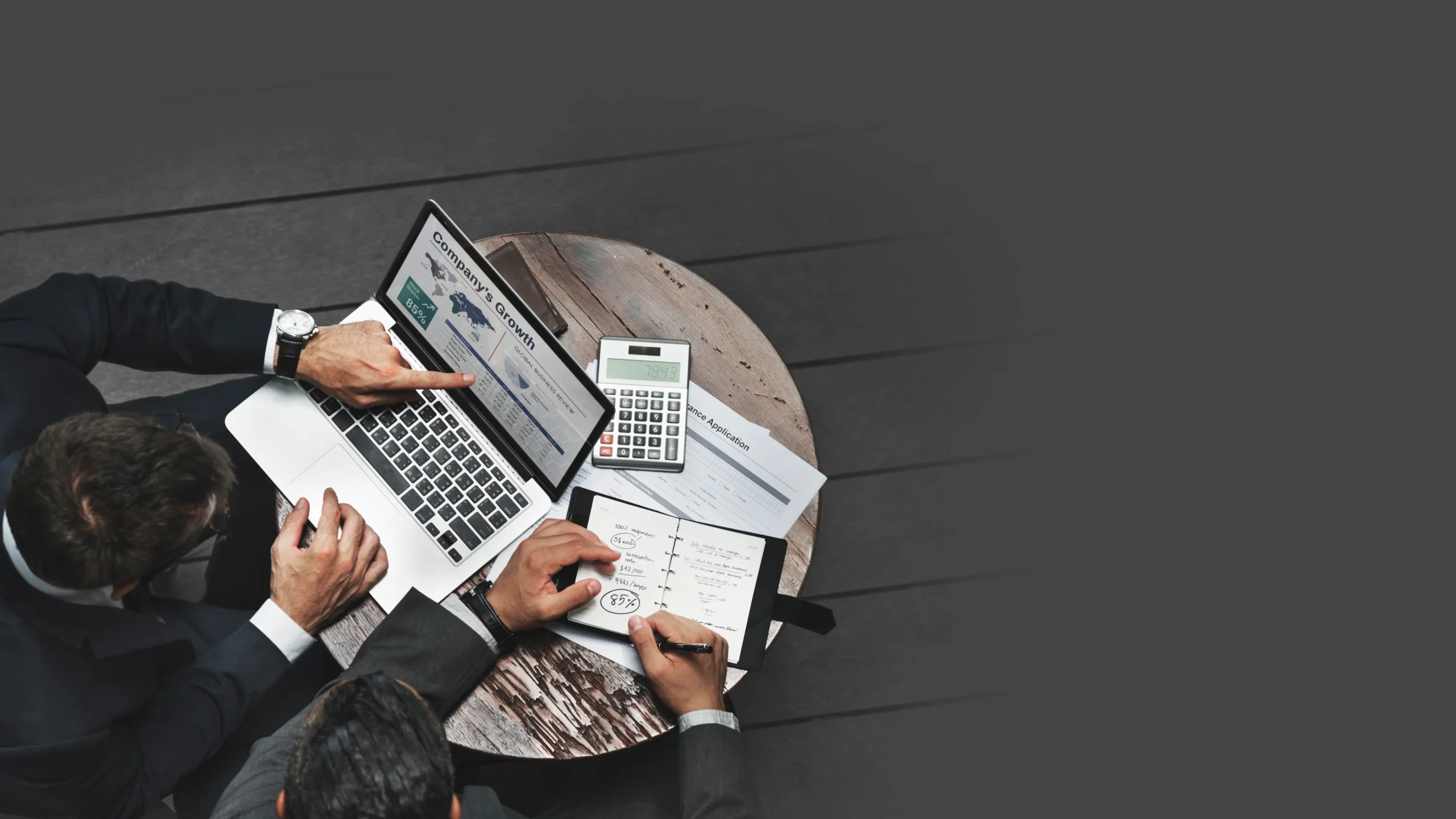 empresarios-que-trabajan-planificacion-estrategica-scaled.