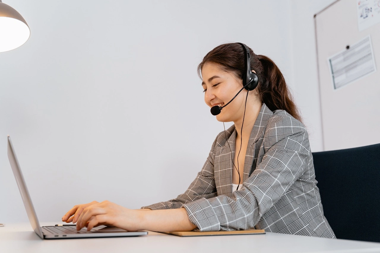 5 Hidden Costs of Hiring an In-House Receptionist (and How Virtual Services Solve Them)