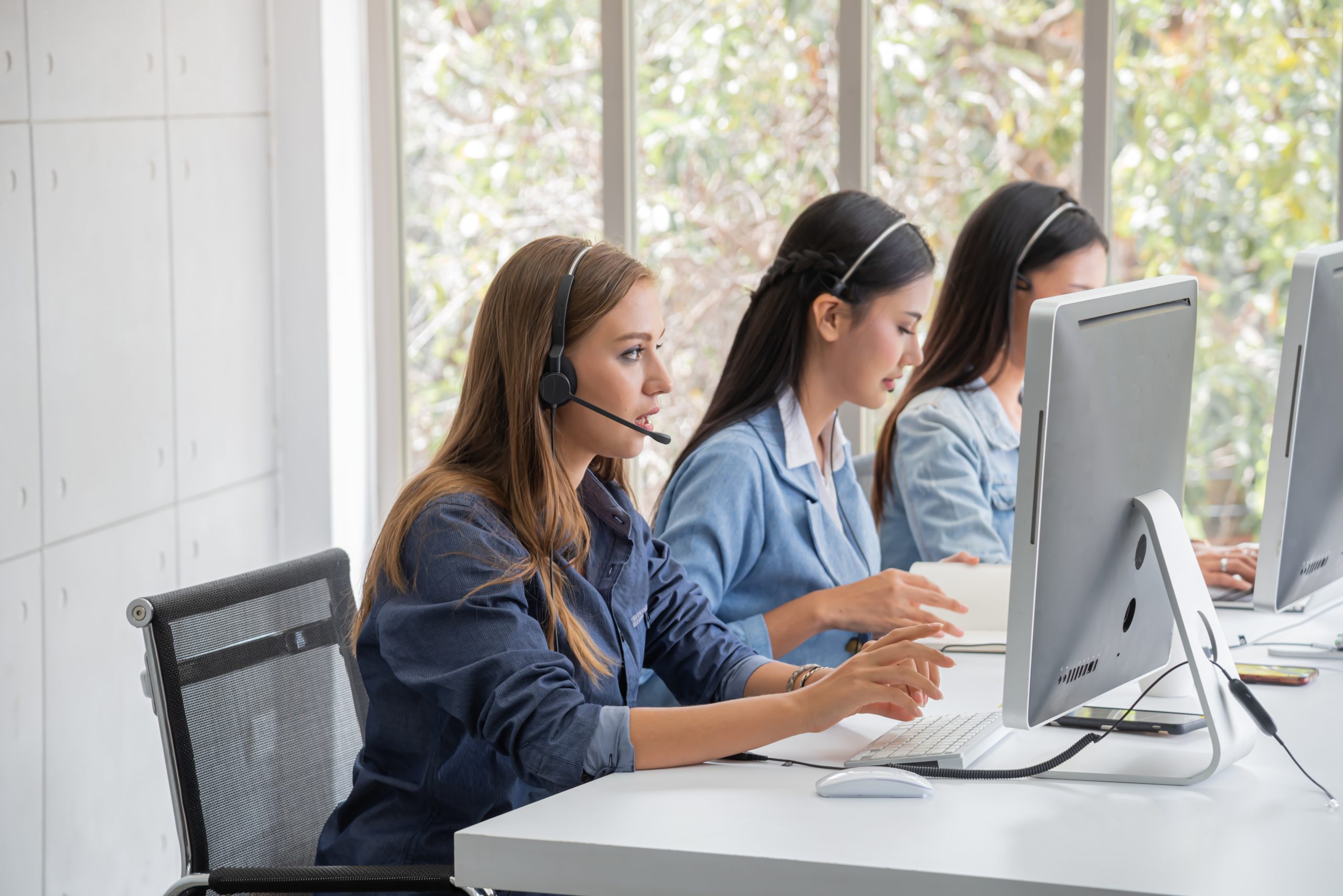 Do Small Businesses Actually Need a Bilingual Answering Service in 2026?